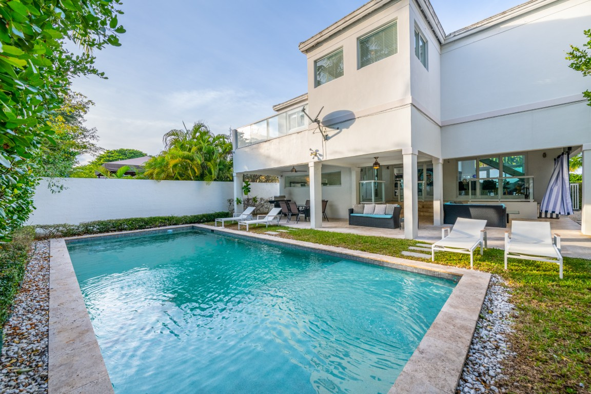 Villa Glo Rental in Miami - Image 1