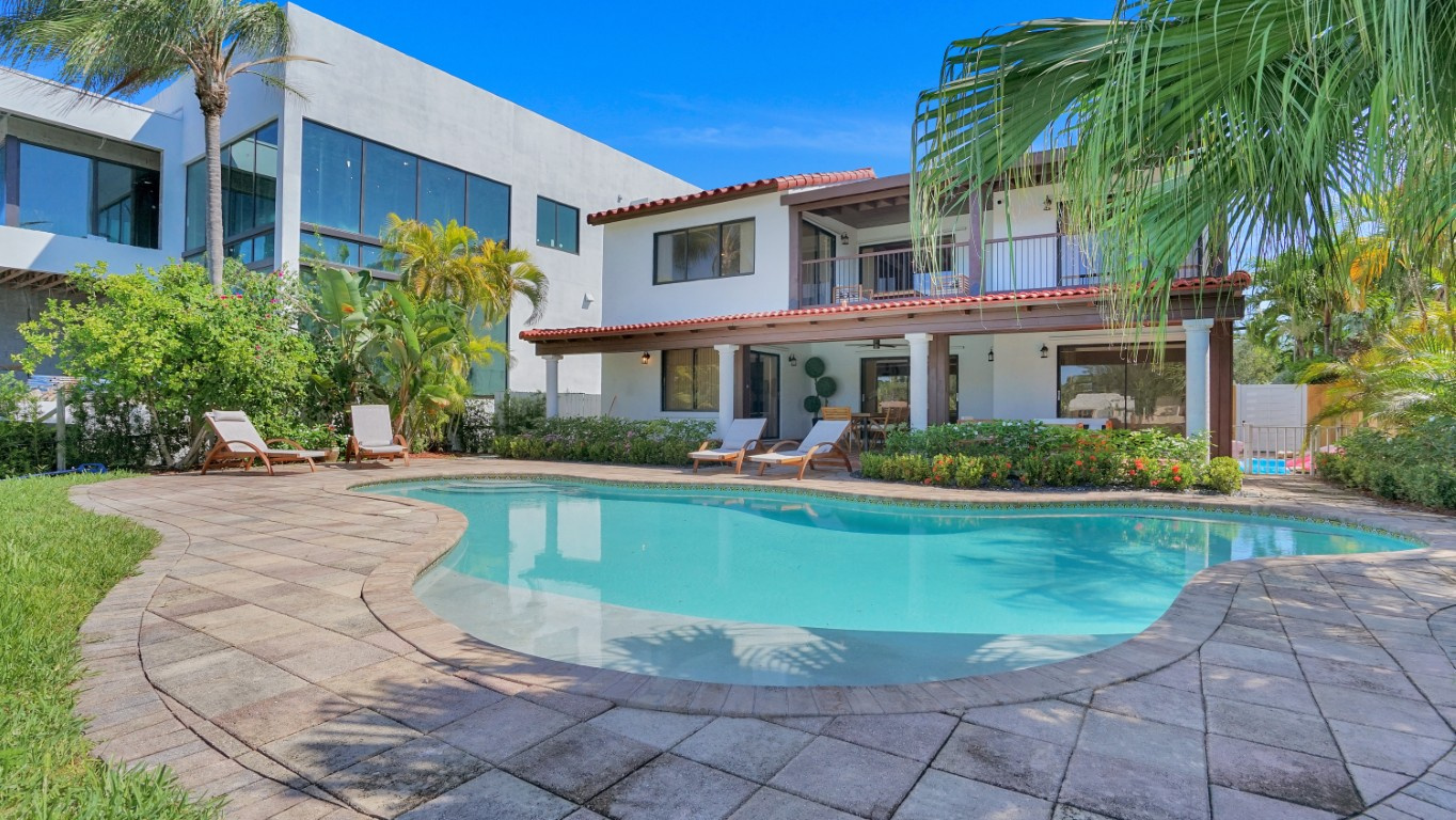 Villa Linda Rental in North Bay Beach - Image 1