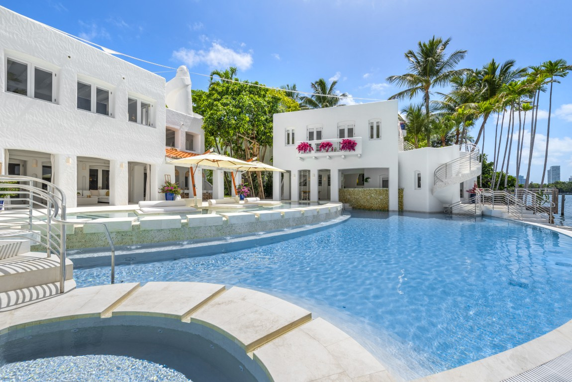 Mykonos Rental in Miami Beach - Image 1